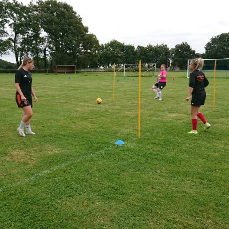 Fc Quimperle Cub De Football Quimperle Reprise De La Saison Pour Le Groupe U18seniors Feminines 2 1